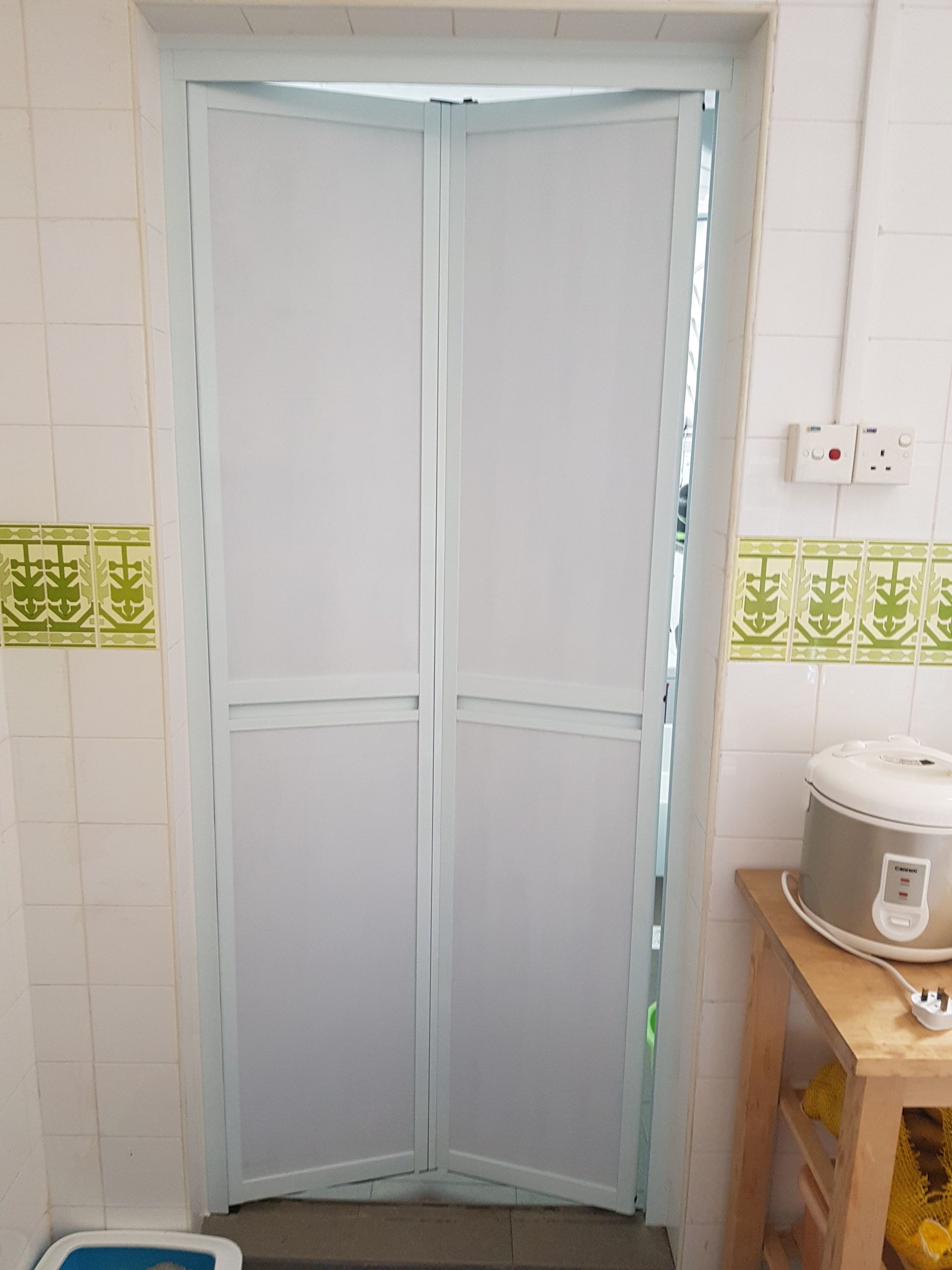 Alum Bi-Fold Door - Image 8