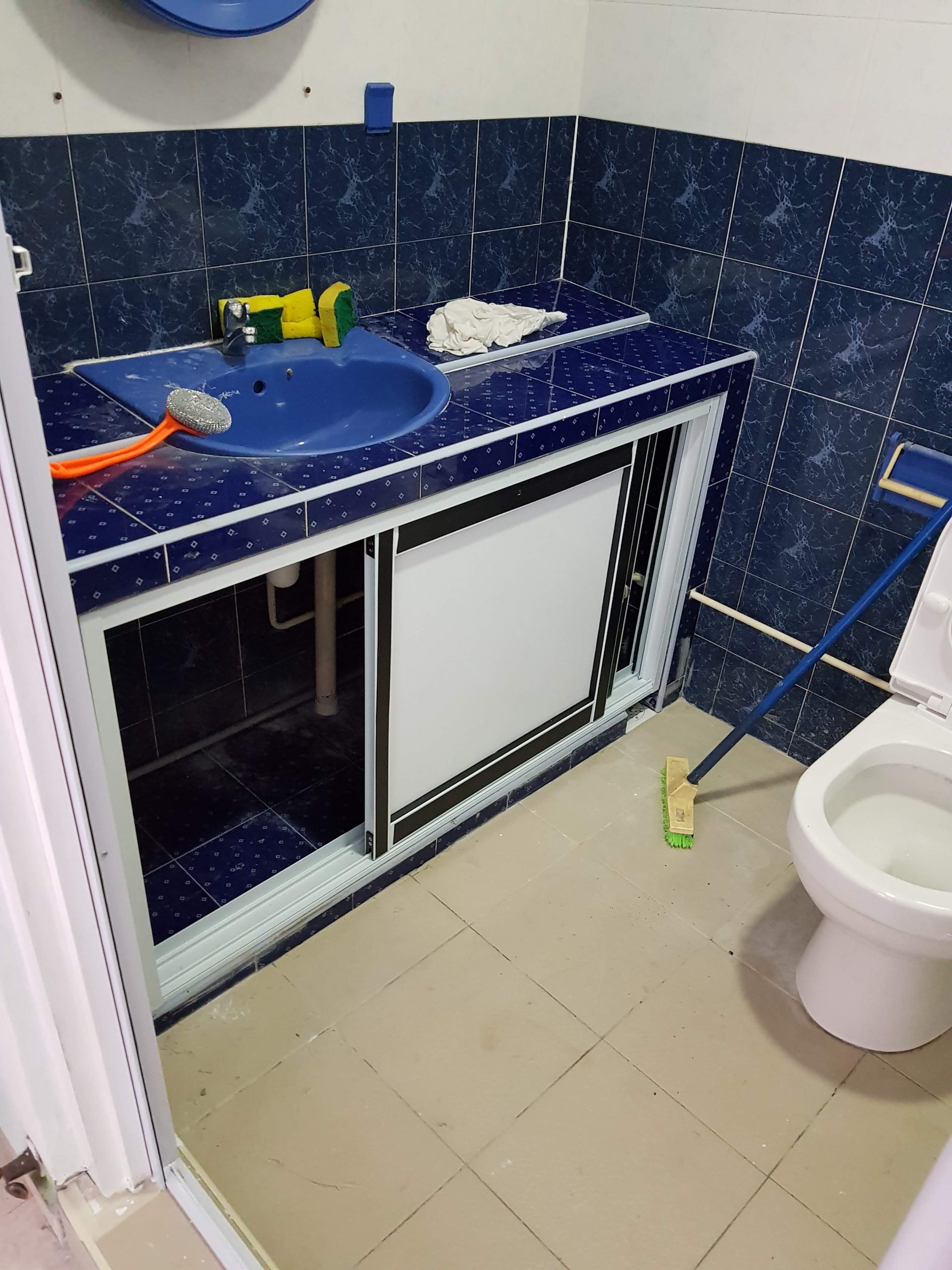 Kitchen Sink Door - Image 4