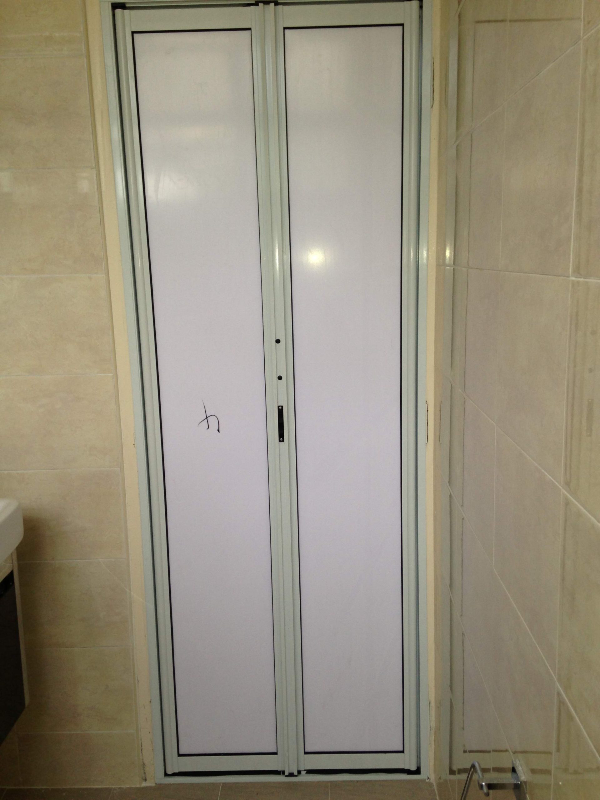 Alum Bi-Fold Door - Image 10